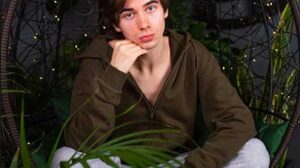 Jackie 2 with another muscle stud, but ends up being the bottom bitch! I like to go somewhere warm when winter arrives. I hate cold weather.