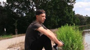 At first I heard a jet-ski in the distance. I was near a lake so I wasn't Czech Hunter 552 surprised, I hoped for a group of young people I could try my tricks on.