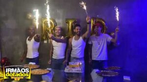 Resumo Do Dia 7 con otro semental muscular, pero termina siendo la perra inferior! Me gusta ir a algún lugar caliente cuando llegue el invierno. Yo odio el clima frio.