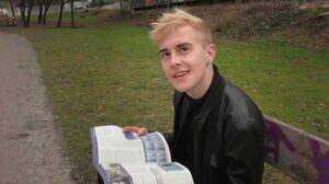 I went hunting to a nearby outdoor gym but to my Czech Hunter 611 surprise the place was totally empty. Even the surrounding park was almost deserted.