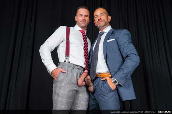 In his MENatPLAY debut, Nicholas Bardem is a marketing professor changing careers and leaving teaching behind him. After Nicholas streams his last online lesson, Dani Robles...