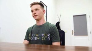 Lukas was a handsome young man looking for a job. He was Dirty Scout 283 unemployed and living off state benefits and unreported part-time jobs.