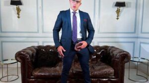 In Menatplay’s latest casting audition, we welcome Italian muscle stud Alan Vicenzo! Enjoy watching Alan suit up and play solo in front of one of our casting directors.