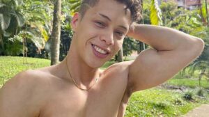 We have yet another video with one of the best dudes we had opportunity to work with, Ricky Iglesias. What an incredible body this guy has, beautiful peaked biceps our muscle lovers will appreciate.