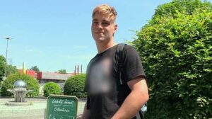 I was lurking near a swimming Czech Hunter 662 pool, watching for cuties. It was a very hot day, so I didn't have to wait long. I met this dude who wanted to go swimming after a wild night.