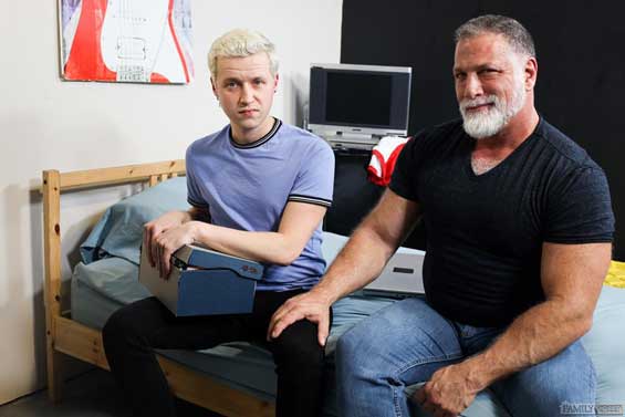 Dakota Preston with another muscle stud, but ends up being the bottom bitch! I like to go somewhere warm when winter arrives.