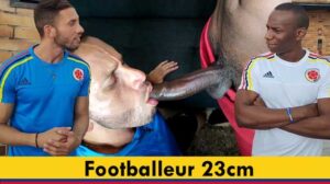 Footballer 23cm : After a soccer match, this Colombian boy invited his rival home. Because throughout the game he saw a big package between her legs and he wanted to know what he would find. But this 23cm black cock exceeded all his expectations.