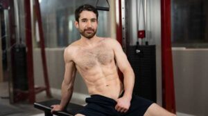 Hairy, bearded fitness coach and jiu jitsu enthusiast Jay Stroke is here for his solo today. This athletic hunk from the Pacific Northwest chats about his fitness origin story and gives his top tip for