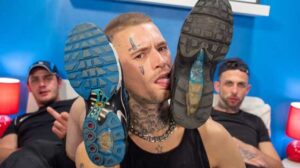 Tyrone Davy with another muscle stud, but ends up being the bottom bitch! I like to go somewhere warm when winter arrives. I hate cold weather.