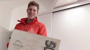 I was getting Czech Hunter 697 hungry but Lukas was still on the way to my flat. I decided to risk it and order some chicken hoping he would get there by then.