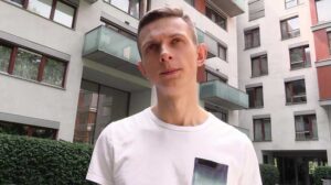 This was a very Czech Hunter 703 warm day, so I spend some time in a park. Don't worry, I wasn't just chilling out but also looking for cute guys willing to whore themselves out.