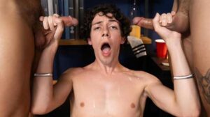 Cristiano shows new pledge Ashton Summers around the Summa Cum Load house, the best frat at MEN U. When he gets a call, he leaves Ashton to poke around on his own, and the freshman