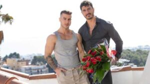 Lobo Carreira's girlfriend thinks he forgot about Valentine's Day, so she breaks up with him over the phone. Lobo didn't forget and even spread rose petals all over the bed and the bathtub to blow