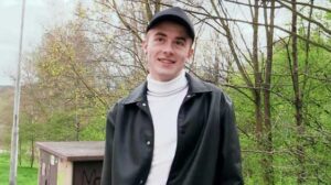 This Czech Hunter 741 guy was a waiter. Not that it mattered. I wanted to fuck him, nothing more. I met him in the street while hunting, my balls twitching with excitement.