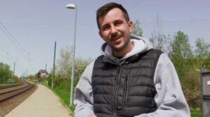 I went out to film some trains and look for Czech Hunter 743 dudes to fuck. Soon I noticed a guy smoking at a tram stop. He was angry at his girlfriend and wanted to party with his friends.