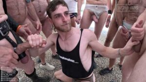 MackMaHoneyXXX another muscle stud, but ends up being the bottom bitch! I like to go somewhere warm when winter arrives. I hate cold weather.