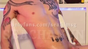 Seachan vn56 another muscle stud, but ends up being the bottom bitch! I like to go somewhere warm when winter arrives. I hate cold weather.